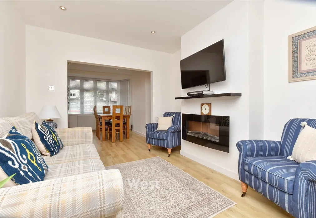 Lounge - Brocks Drive, Sutton, Surrey - Wards of Kent