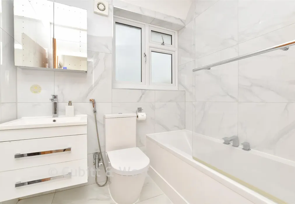 Bathroom - Brocks Drive, Sutton, Surrey - Wards of Kent