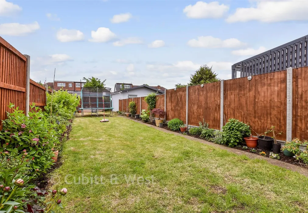 Rear Garden - Brocks Drive, Sutton, Surrey - Wards of Kent