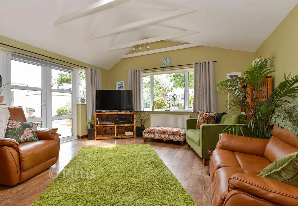 Lounge - Culver Way, Yaverland, Isle of Wight - Wards of Kent