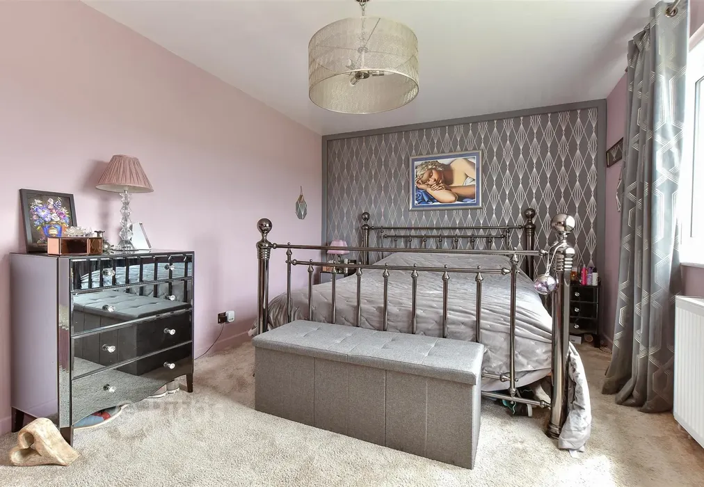 Bedroom 1 - Culver Way, Yaverland, Isle of Wight - Wards of Kent
