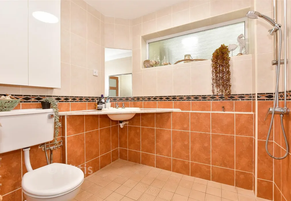 Wet Room - Culver Way, Yaverland, Isle of Wight - Wards of Kent