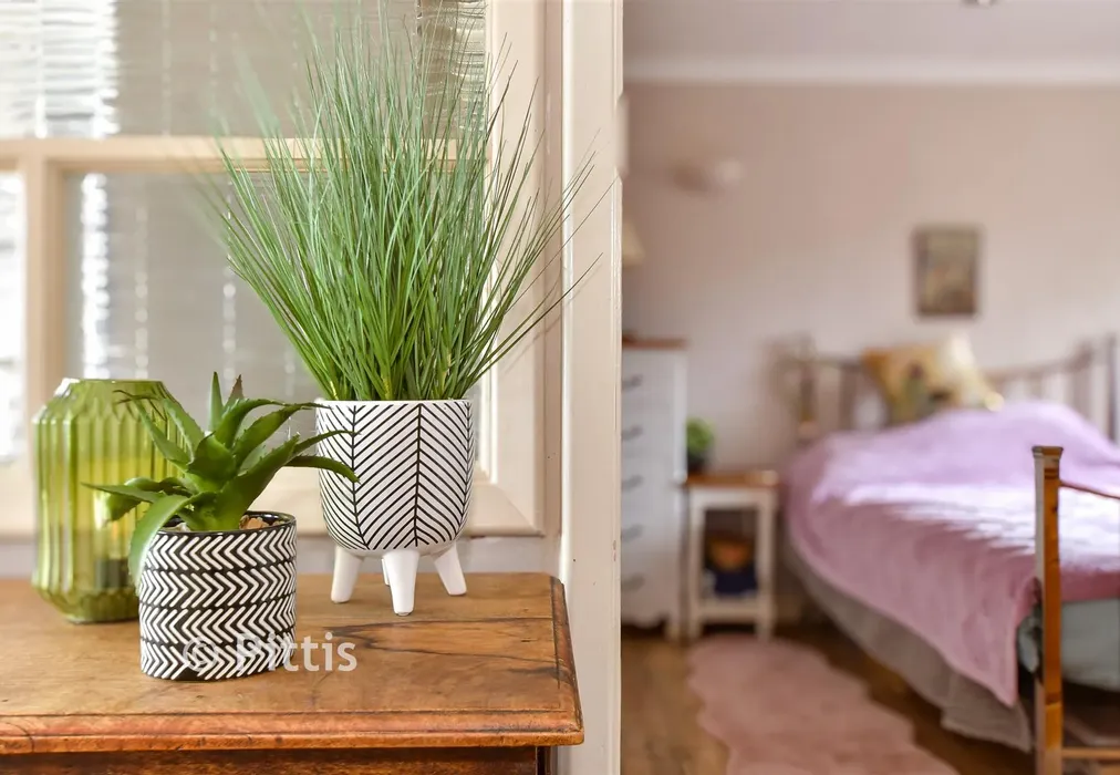 Internal Lifestyle Photograph - Culver Way, Yaverland, Isle of Wight - Wards of Kent