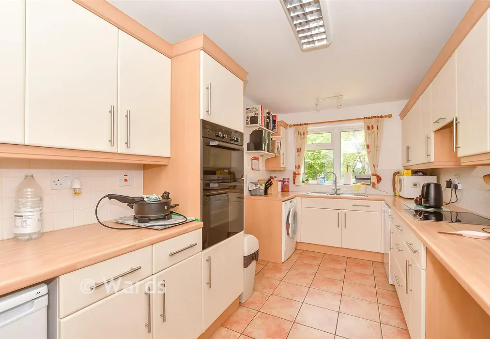 Kitchen - Hurst Close, Tenterden, Kent - Wards of Kent