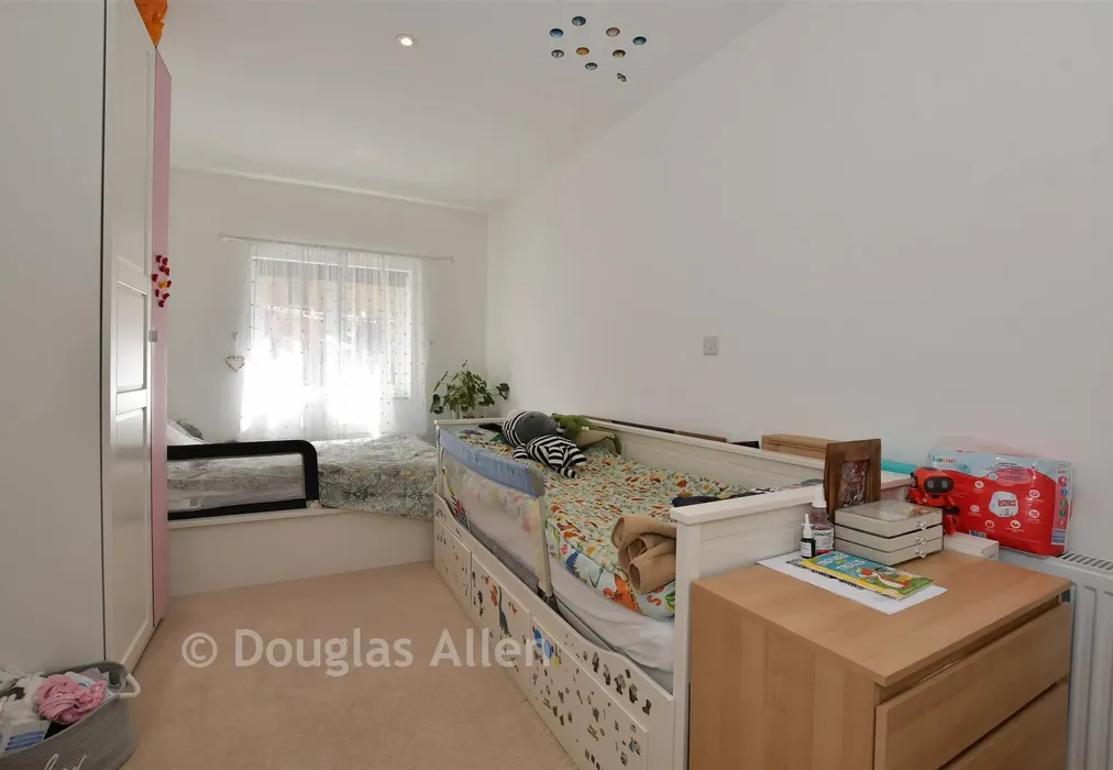Bedroom - Postway Mews, Ilford, Essex - Wards of Kent