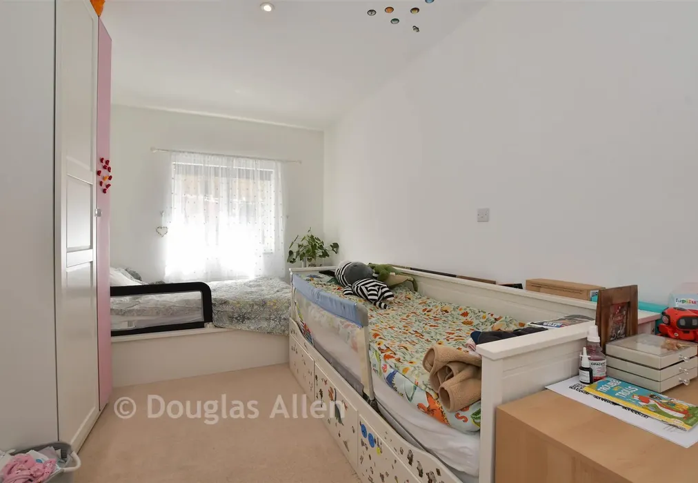 Bedroom - Postway Mews, Ilford, Essex - Wards of Kent
