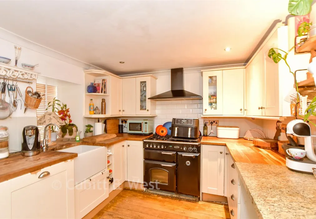 Kitchen - Tarrant Street, Arundel, West Sussex - Wards of Kent
