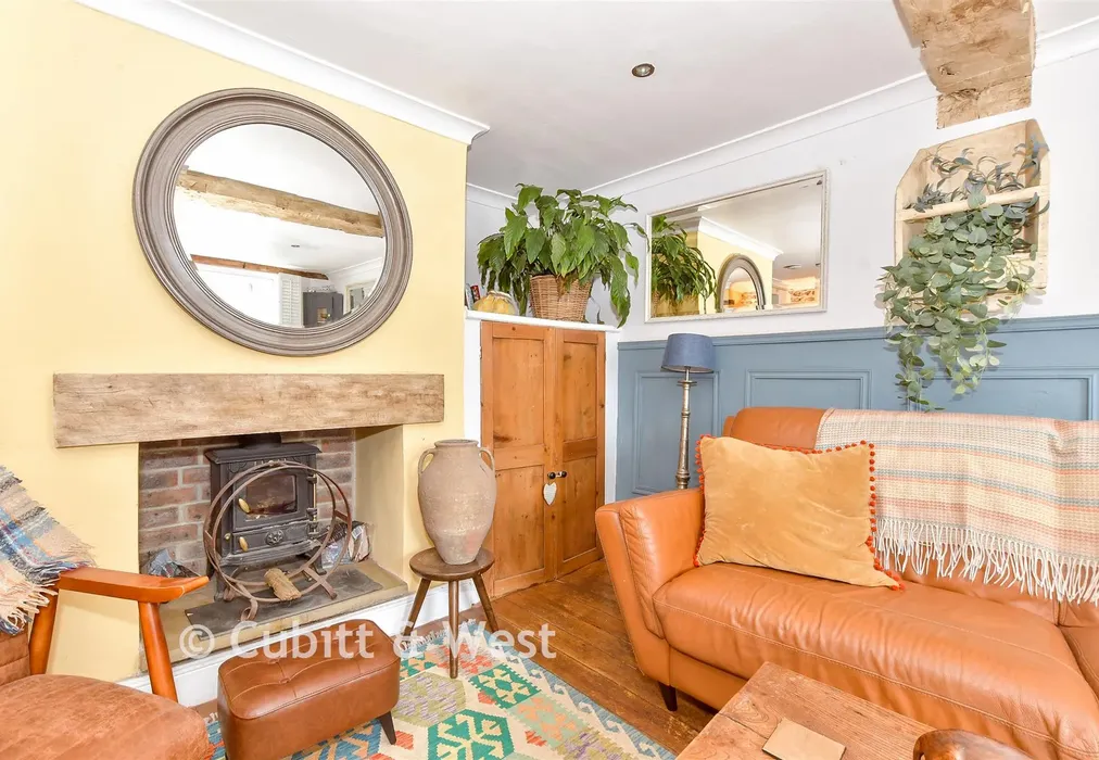 Internal Lifestyle Photograph - Tarrant Street, Arundel, West Sussex - Wards of Kent
