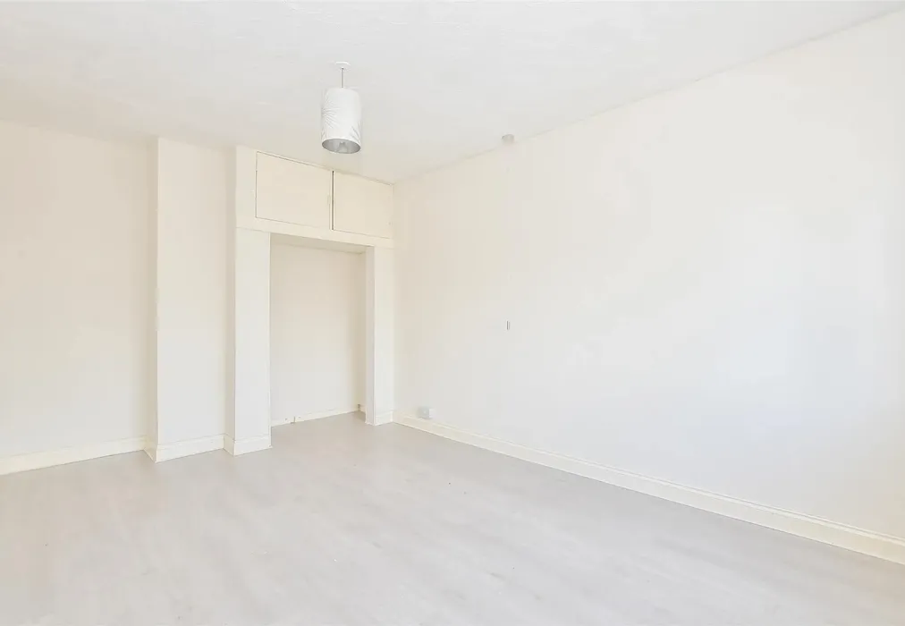 Bedroom 1 - Kent Avenue, Maidstone, Kent - Wards of Kent