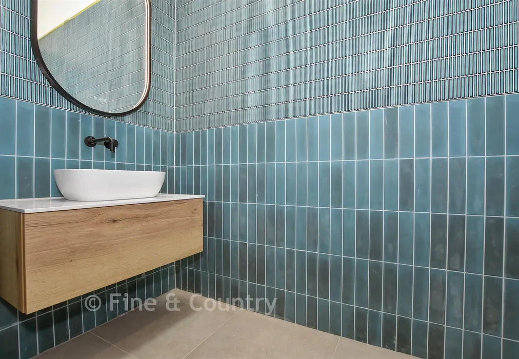 Cloakroom - Hartdene Barns, Hartfield Road, Cowden, Kent - Wards of Kent
