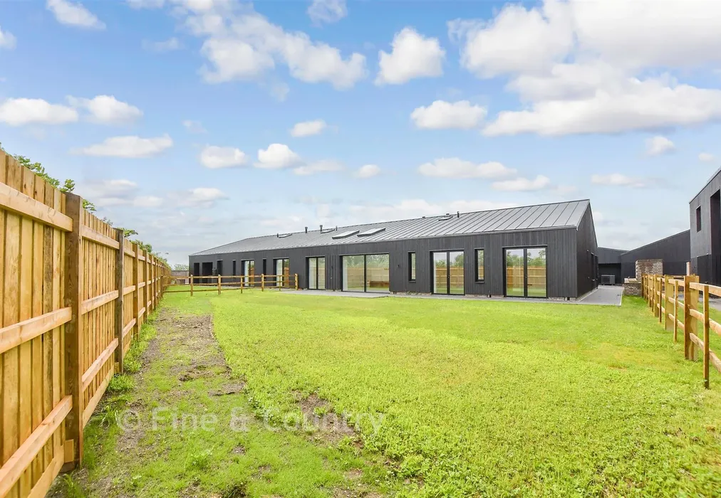 Rear Garden - Hartdene Barns, Hartfield Road, Cowden, Kent - Wards of Kent