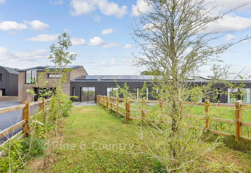 Front Garden - Hartdene Barns, Hartfield Road, Cowden, Kent - Wards of Kent