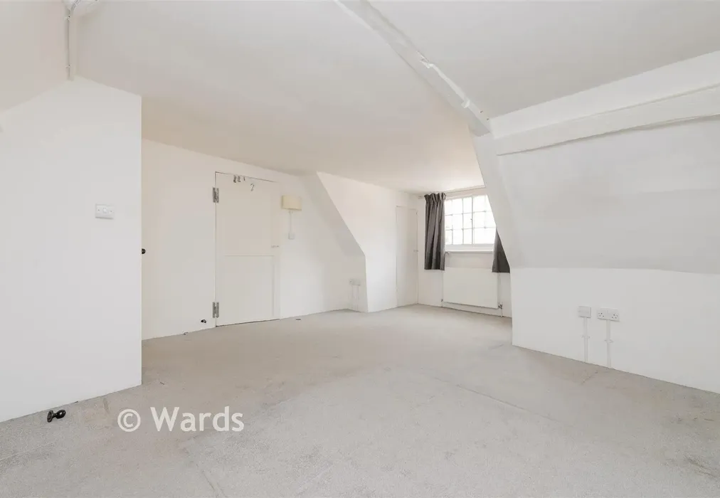 Bedroom 1 - Eastgate Terrace, Rochester, Kent - Wards of Kent