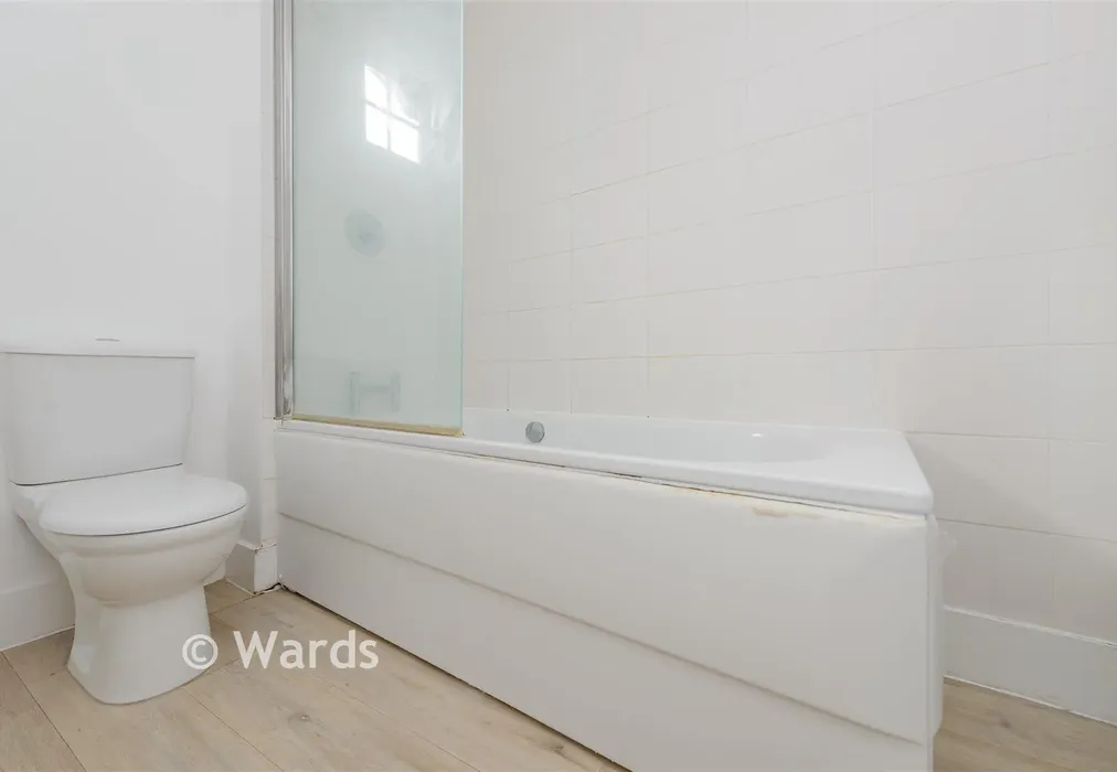 Bathroom - Eastgate Terrace, Rochester, Kent - Wards of Kent