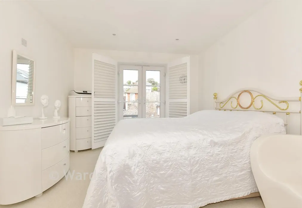 Bedroom 1 - Chapel Street, Hythe, Kent - Wards of Kent