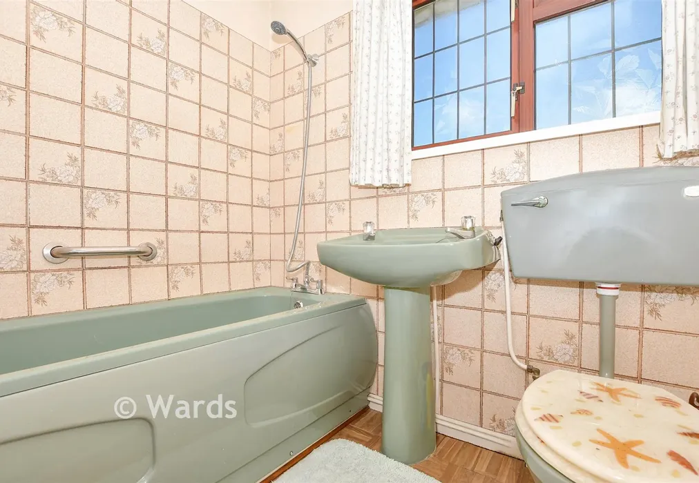 Bathroom - Hollow Lane, Snodland, Kent - Wards of Kent