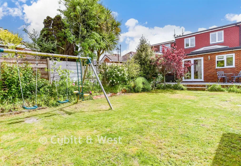 Rear Garden - Selhurst Road, Woodingdean, East Sussex - Wards of Kent