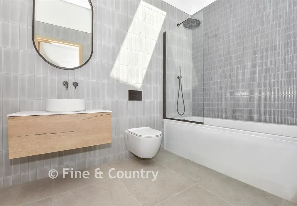 Bathroom - Hartdene Barns, Hartfield Road, Cowden, Kent - Wards of Kent
