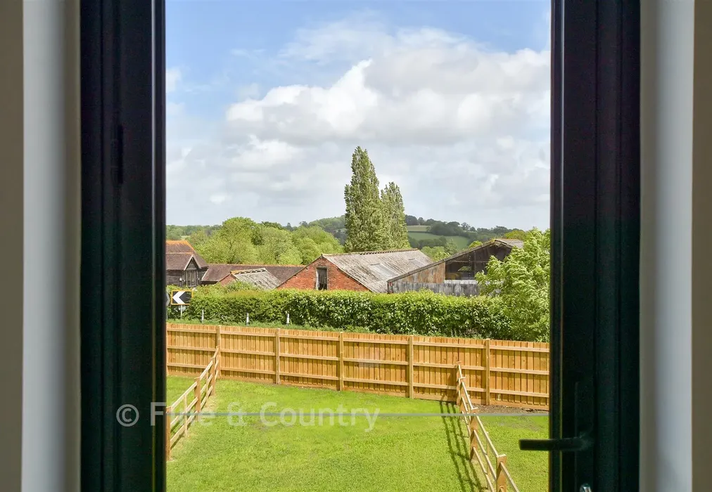 Internal Lifestyle Photograph - Hartdene Barns, Hartfield Road, Cowden, Kent - Wards of Kent