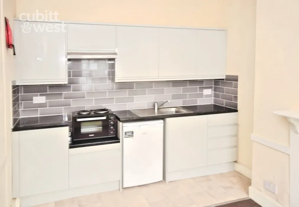Kitchen - Upper Rock Gardens, Brighton, BN2 - Wards of Kent