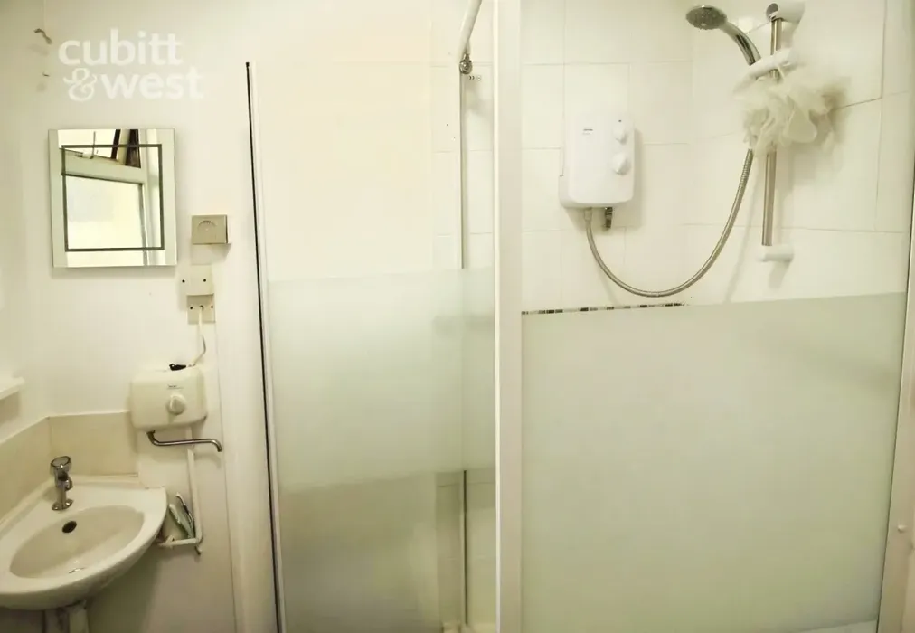 Communal Shower Room - Upper Rock Gardens, Brighton, BN2 - Wards of Kent