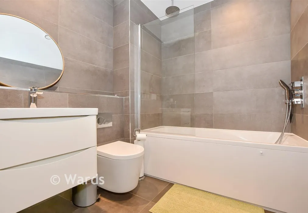 Bathroom - Mill Hall, Aylesford, Kent - Wards of Kent