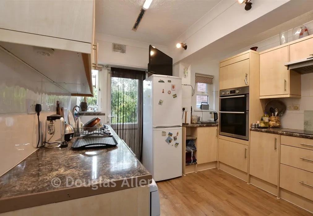 Kitchen - Chigwell Road, Woodford Green, Essex - Wards of Kent