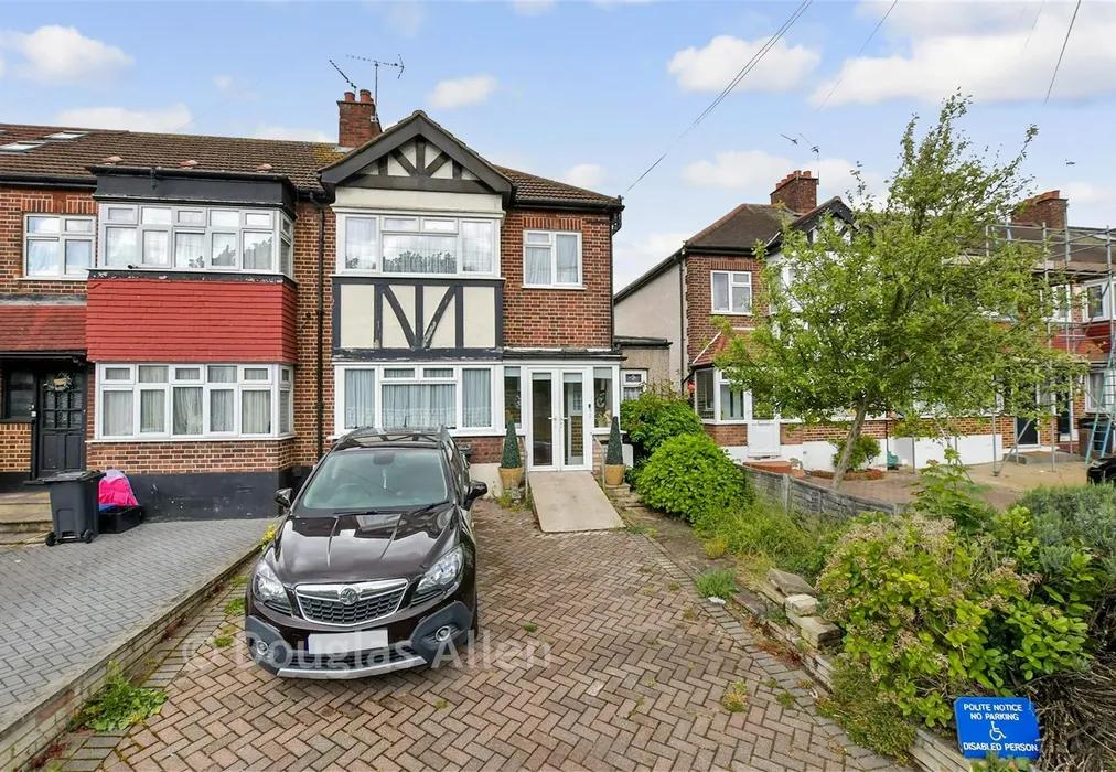 External (Web) - Chigwell Road, Woodford Green, Essex - Wards of Kent