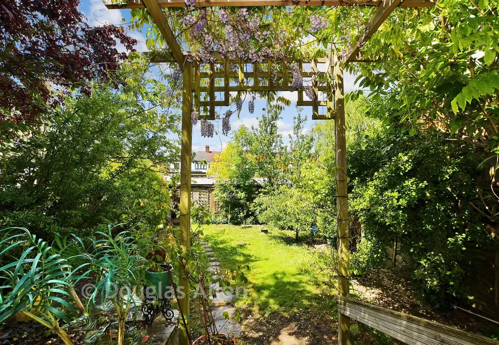Rear Garden - Chigwell Road, Woodford Green, Essex - Wards of Kent