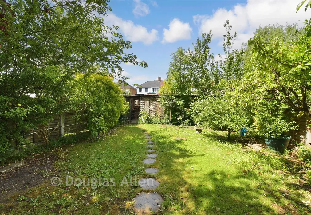 Rear Garden - Chigwell Road, Woodford Green, Essex - Wards of Kent