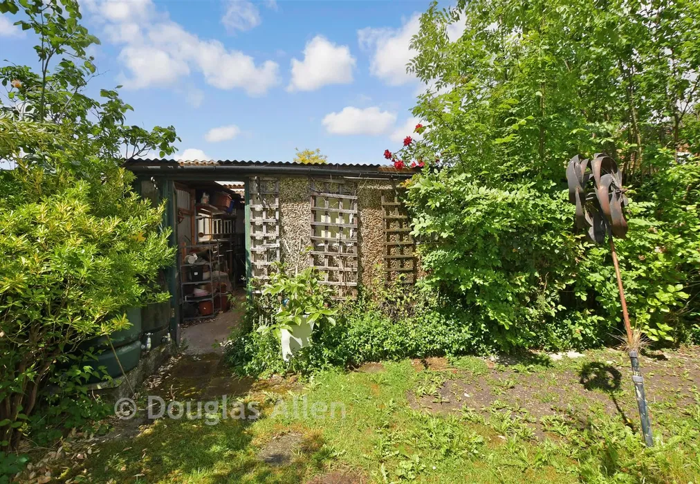 Garage - Chigwell Road, Woodford Green, Essex - Wards of Kent