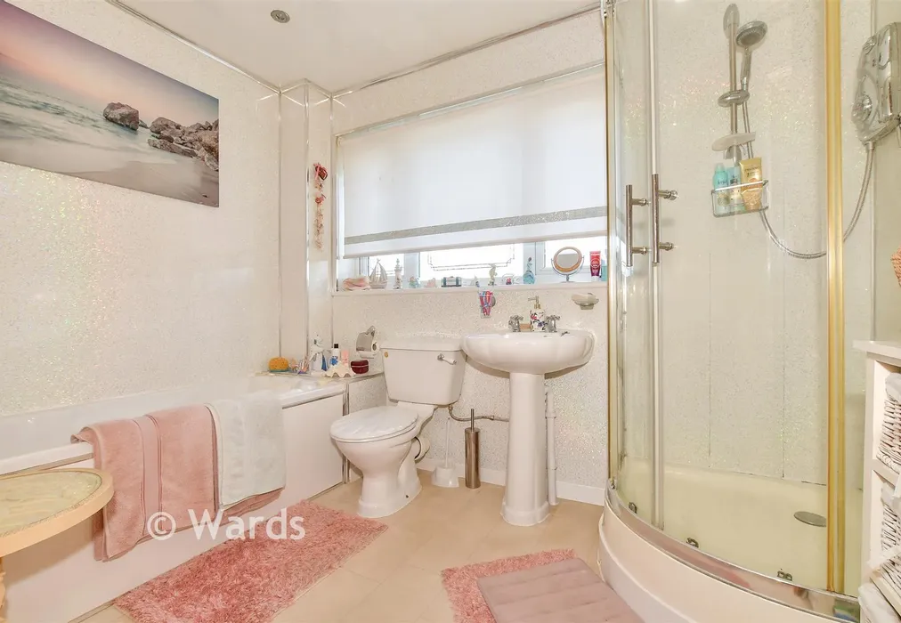 Bathroom - Cowley Rise, Margate, Kent - Wards of Kent