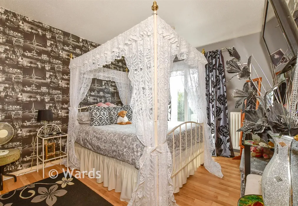Bedroom 1 - Cowley Rise, Margate, Kent - Wards of Kent