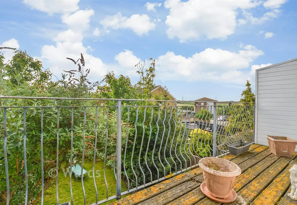 Balcony / Terrace - Cowley Rise, Margate, Kent - Wards of Kent