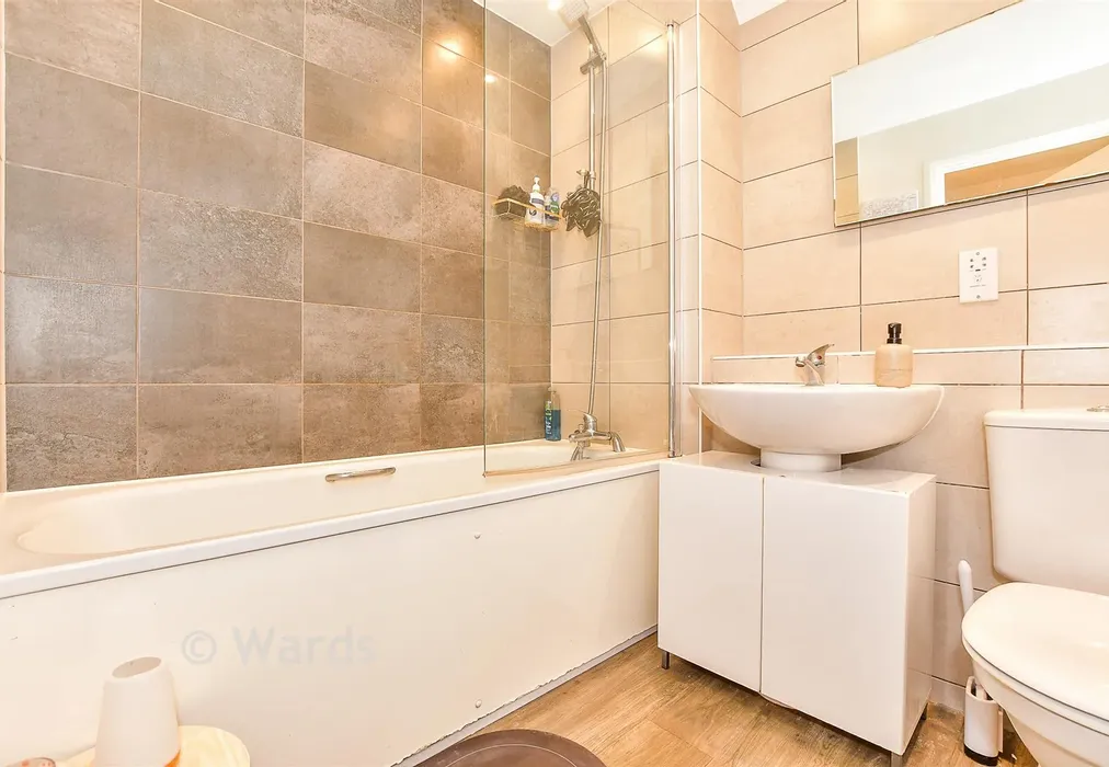 Bathroom - The Avenue, Tunbridge Wells, Kent - Wards of Kent