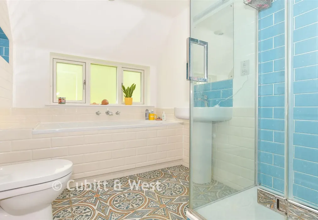 Bathroom - Ranscombe Lane, Glynde, East Sussex - Wards of Kent