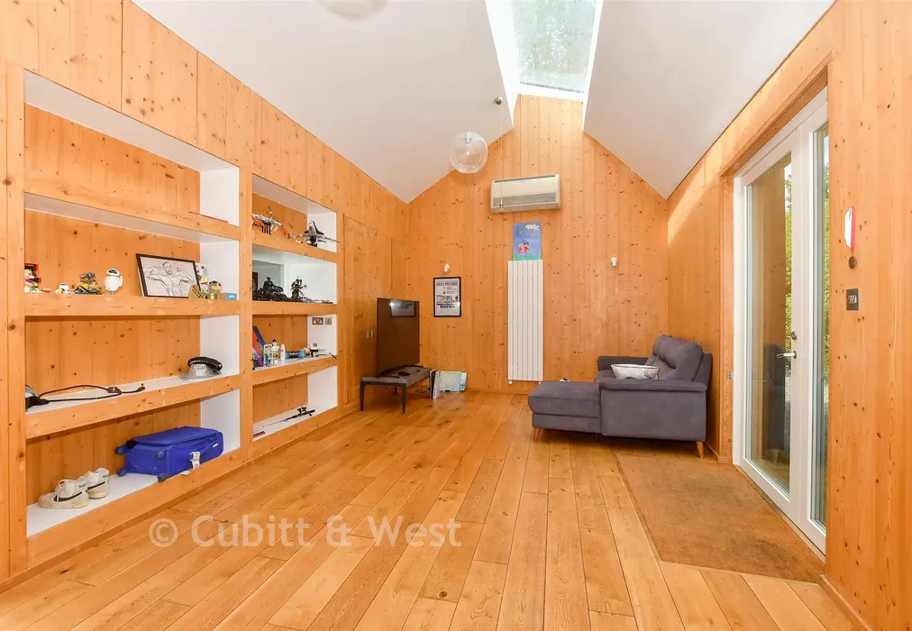 Room 1 - Ranscombe Lane, Glynde, East Sussex - Wards of Kent
