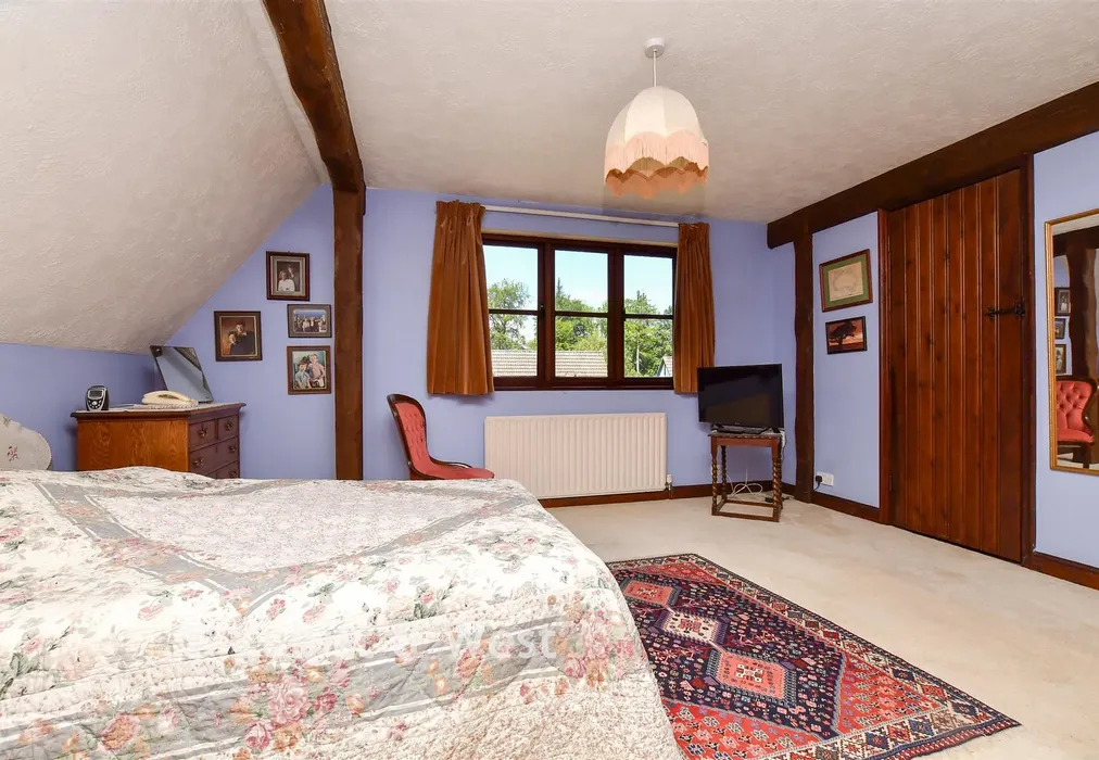 Bedroom 1 - Sycamore Close, Fetcham, Surrey - Wards of Kent