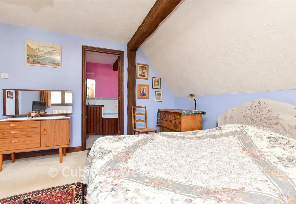 Bedroom 1 - Sycamore Close, Fetcham, Surrey - Wards of Kent