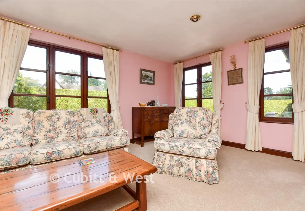 Lounge - Sycamore Close, Fetcham, Surrey - Wards of Kent