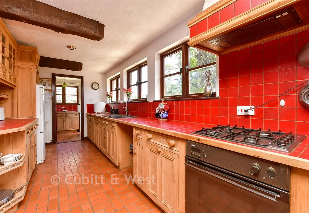 Kitchen - Sycamore Close, Fetcham, Surrey - Wards of Kent