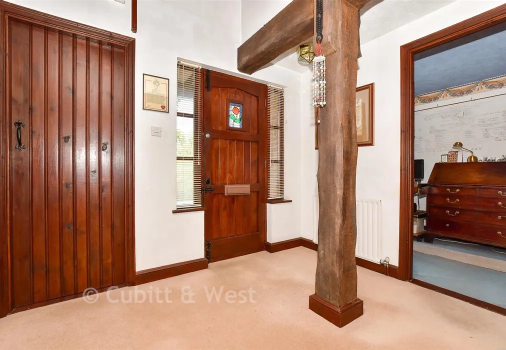 Entrance Hall - Sycamore Close, Fetcham, Surrey - Wards of Kent