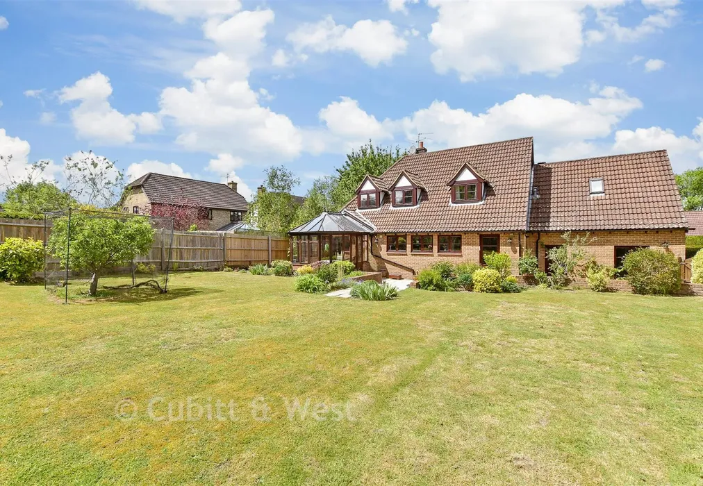Rear Garden - Sycamore Close, Fetcham, Surrey - Wards of Kent