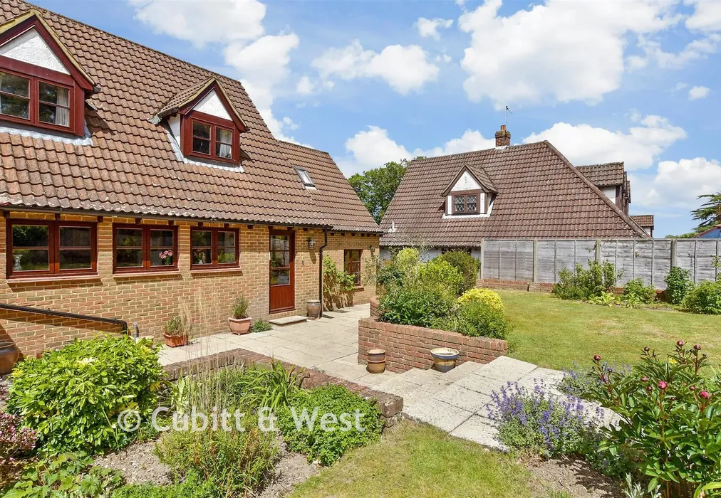 Rear Garden - Sycamore Close, Fetcham, Surrey - Wards of Kent