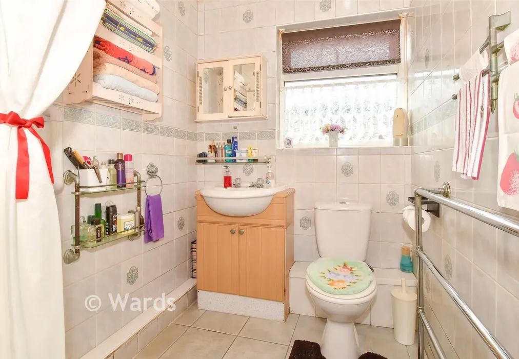 Shower Room - Lower Herne Road, Herne Bay, Kent - Wards of Kent