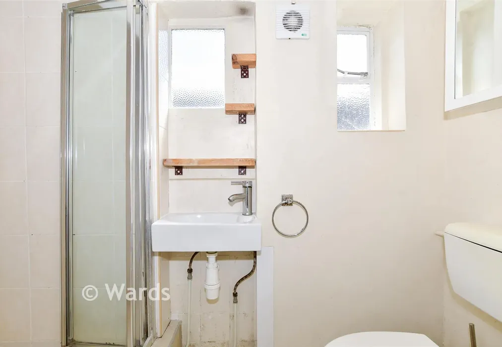 Shower Room - Tonbridge Road, Maidstone, Kent - Wards of Kent