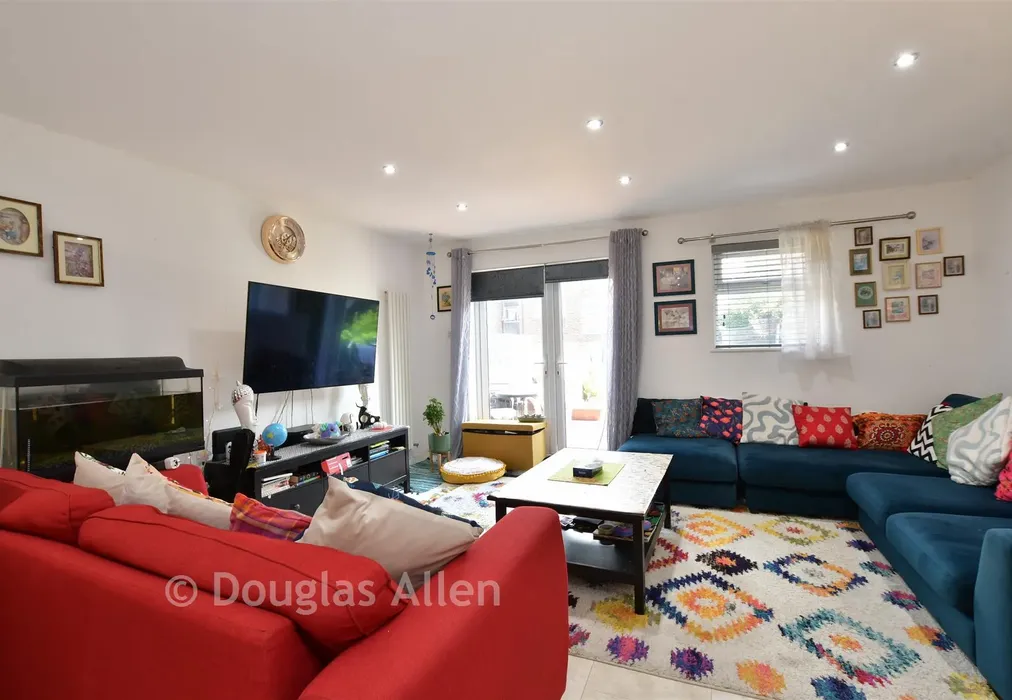Lounge/Dining Area - Pershore Close, Ilford, Essex - Wards of Kent