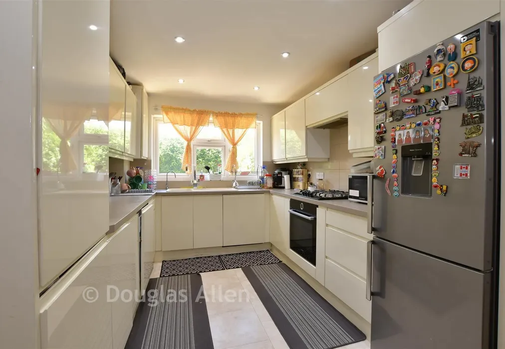 Kitchen - Pershore Close, Ilford, Essex - Wards of Kent