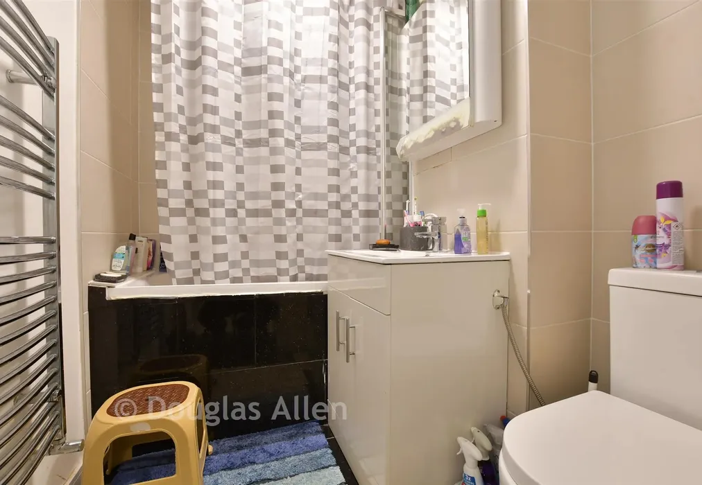 Bathroom - Pershore Close, Ilford, Essex - Wards of Kent