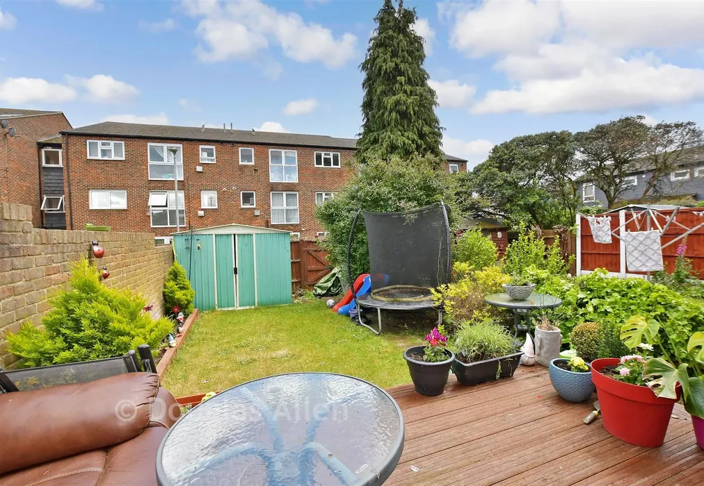 Rear Garden - Pershore Close, Ilford, Essex - Wards of Kent